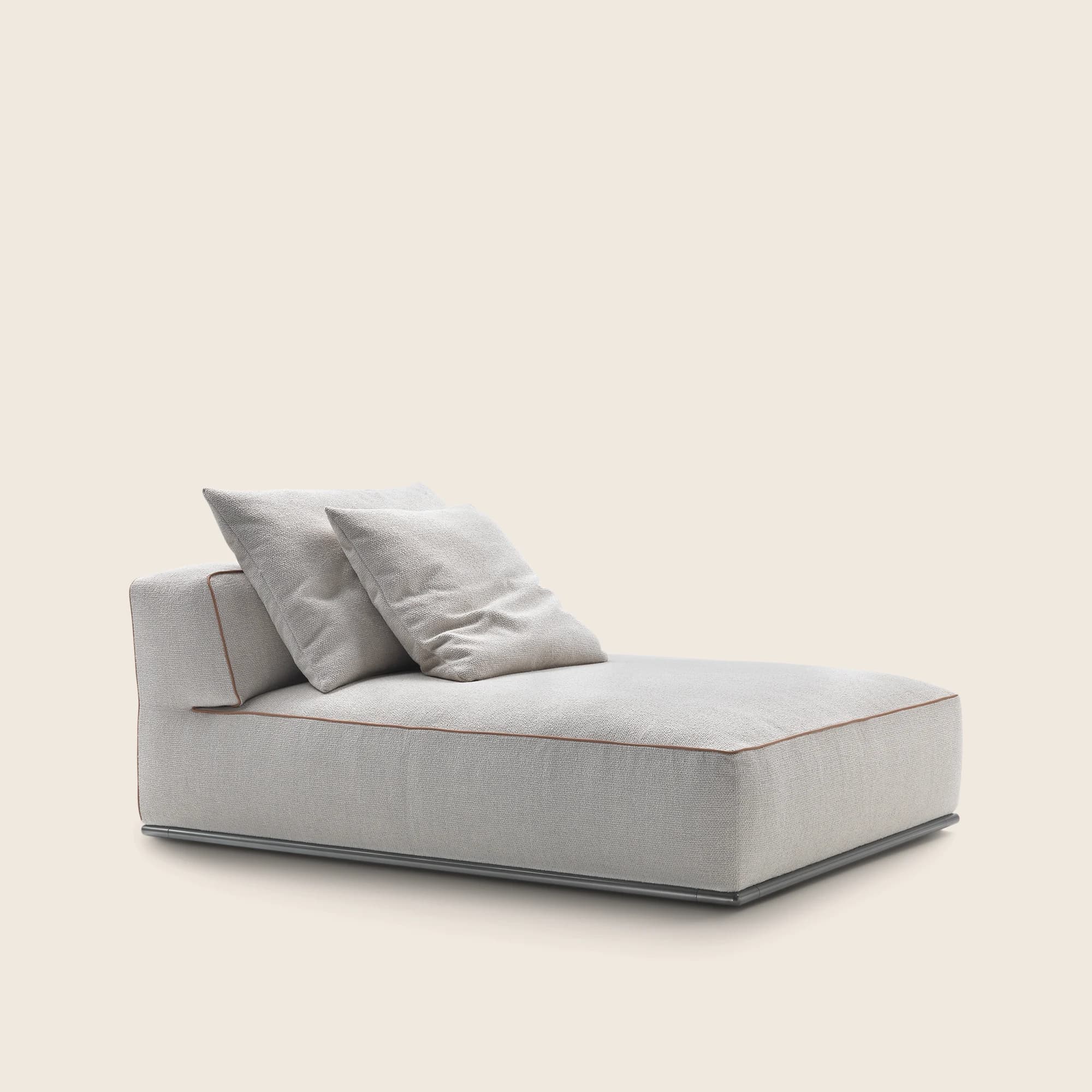 Perry Chaise Longue